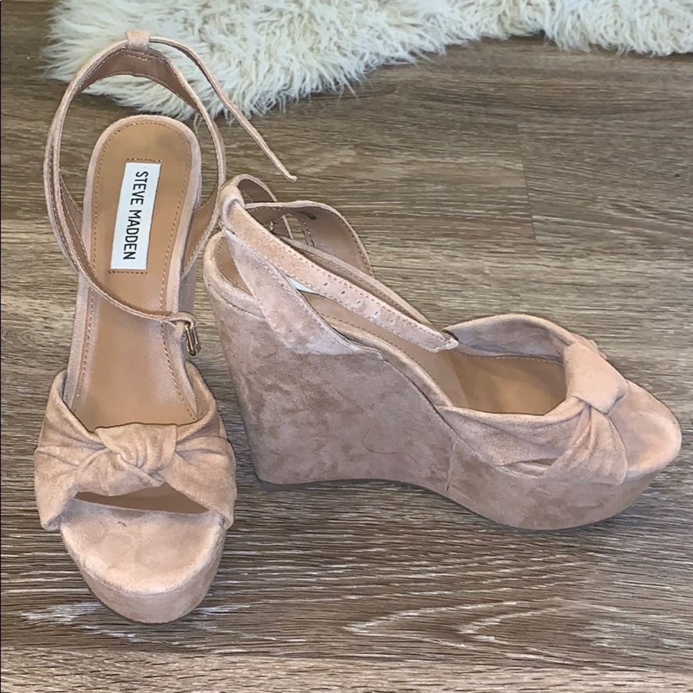 Steve Madden // Tylie Suede Tan Wedge